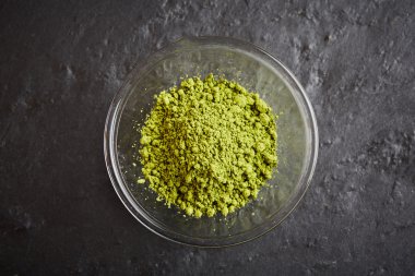 Yeşil matcha toz cam kase