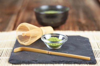 Yeşil matcha toz ve çay hazırlama