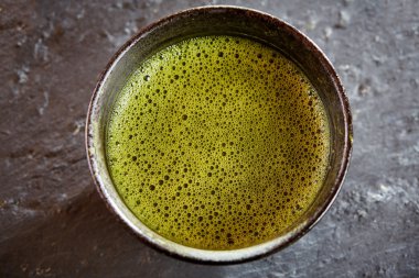 Yeşil matcha çay görünümünün üst