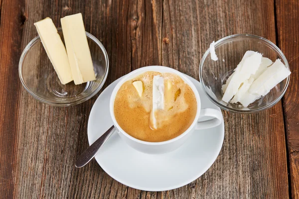 Caffè, burro e olio di cocco per caffè antiproiettile — Foto Stock