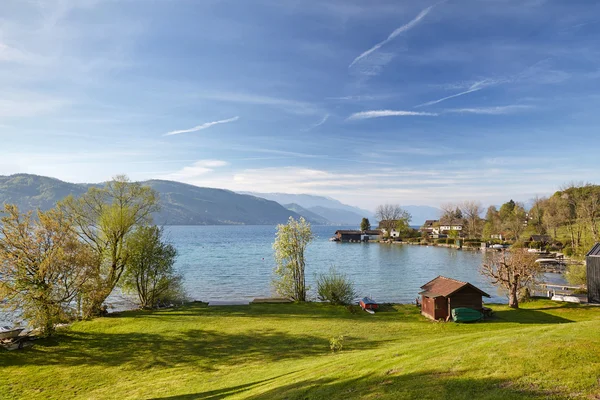 Lago Attersee por la mañana en primavera —  Fotos de Stock