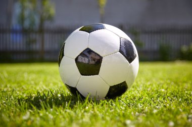 Futbol futbol oyun Bahçe çim üzerinde yalan
