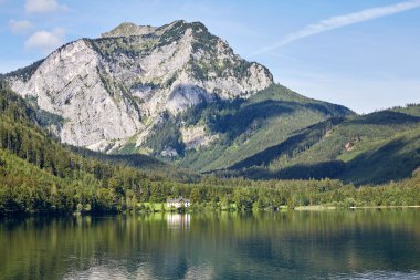 Göl ve dağ Salzkammergut Vorderer Langbathsee,