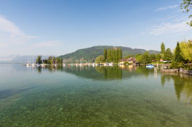 Sabahlar içinde Attersee Gölü