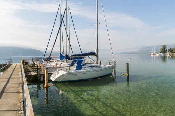 Sabahlar içinde Attersee Gölü — Stok fotoğraf