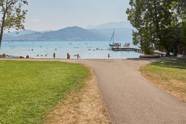 Göl Attersee anda banyo