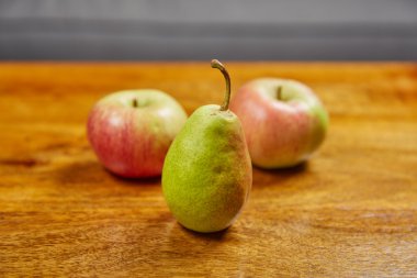 Elma ve armut bir tablo
