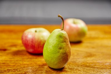 Elma ve armut bir tablo