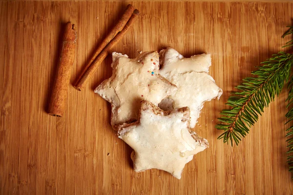 Печенье Christams на столе — стоковое фото