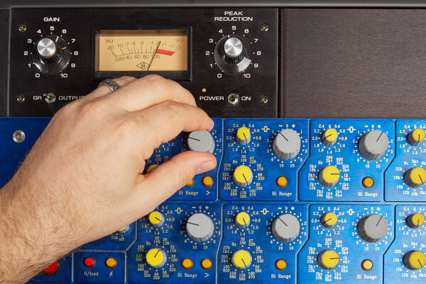 Audio mixing on the effects deck