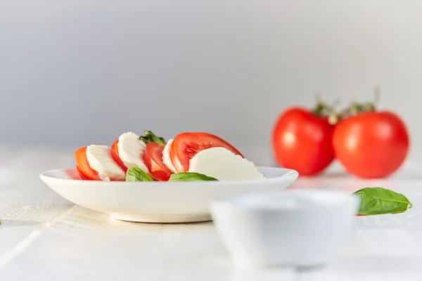 Vitamini caprese salatası sabah kahvaltı
