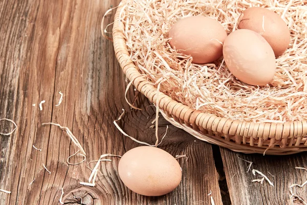 Üç yumurta Paskalya sepeti — Stok fotoğraf
