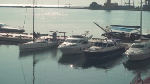 Yacht sono nel porto di Odessa . — Video Stock