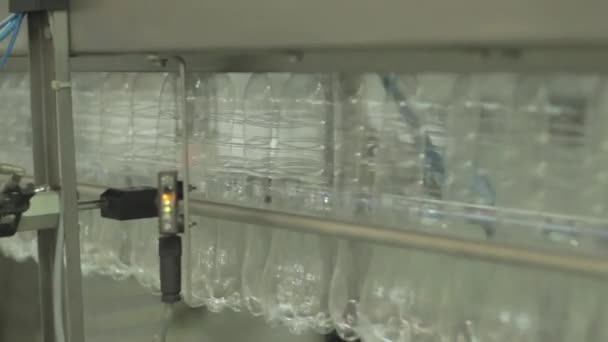 Ligne de mise en bouteille d'eau — Video
