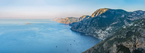 Amalfi Sahili Nin Panoramik Manzarası Positano Sahil Köyü Plajı Dinlenme — Stok fotoğraf