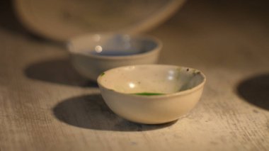 Boya Fırçası Mavi Boyaya Batıyor