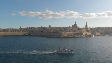 Güzel Malta Valletta, Akdeniz kıyısında.