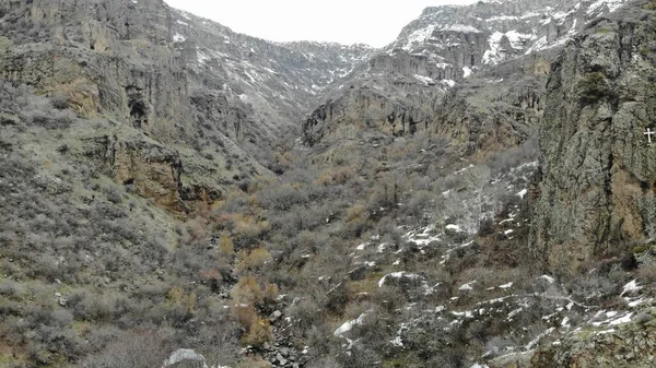 Rocas Grandes Cerca Del Río Salvaje — Foto de Stock