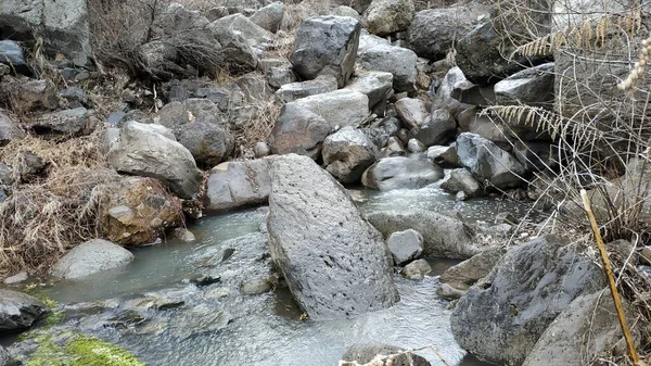 Salvaje Montaña Frío Río Piedras Rocas — Foto de Stock