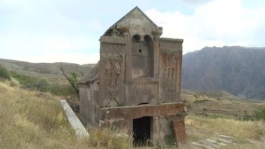 Dağlardaki antik Hıristiyan kilisesi