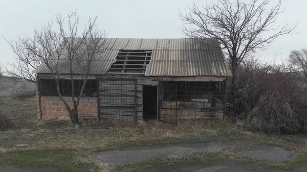 Casa Abandonada Frente Nevando — Foto de Stock