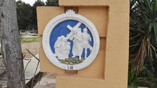 マルタのマルタ教会近くのキリスト教記念碑 — ストック写真