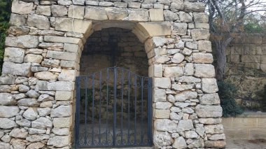 Malta Valletta 'da kiliseye yakın küçük bir dua yeri.