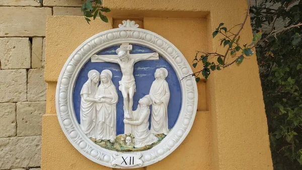 Kristet Monument Nära Kyrkan Malta Trädgården — Stockfoto