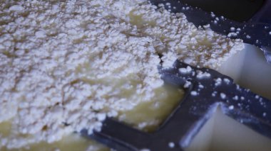 Çağdaş Fabrika, Süt İşleme ve Peynir Üretimi, Yiyecek Üretim Hattı, Endüstriyel Tarım ve Süt Ürünleri Konsepti ile Peynir Üretimi