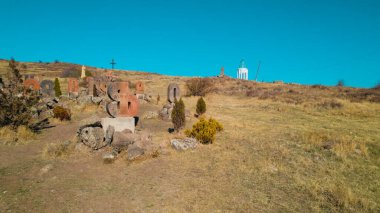 Ermeni Alfabesi Antik Anıtı, Kayalara İşlenmiş Taş Harfler, Kültür Mirası ve Ermenistan Tarihi Sembolü.