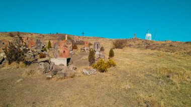 Ermeni Alfabesi Antik Anıtı, Kayalara İşlenmiş Taş Harfler, Kültür Mirası ve Ermenistan Tarihi Sembolü.