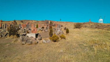 Ermeni Alfabesi Antik Anıtı, Kayalara İşlenmiş Taş Harfler, Kültür Mirası ve Ermenistan Tarihi Sembolü.