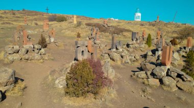 Ermeni Alfabesi Antik Anıtı, Kayalara İşlenmiş Taş Harfler, Kültür Mirası ve Ermenistan Tarihi Sembolü.