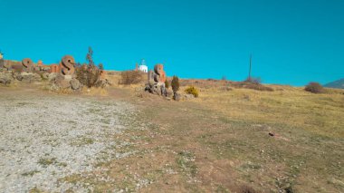 Ermeni Alfabesi Antik Anıtı, Kayalara İşlenmiş Taş Harfler, Kültür Mirası ve Ermenistan Tarihi Sembolü.