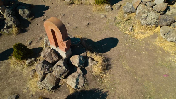 Ermeni Alfabesi Antik Anıtı, Kayalara İşlenmiş Taş Harfler, Kültür Mirası ve Ermenistan Tarihi Sembolü.