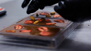 Kakao İşleme ve Şekerleme Üretim Hattı ile Çikolata Fabrikası Üretim Süreci, Endüstriyel Gıda Üretimi, Şekerler ve Şekerler Modern İşleme Tesisinde Ekipman Yapımı.