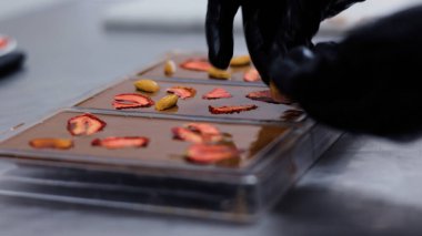 Kakao İşleme ve Şekerleme Üretim Hattı ile Çikolata Fabrikası Üretim Süreci, Endüstriyel Gıda Üretimi, Şekerler ve Şekerler Modern İşleme Tesisinde Ekipman Yapımı.