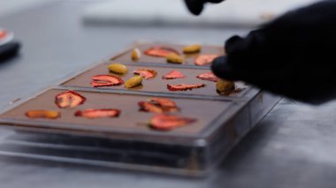 Kakao İşleme ve Şekerleme Üretim Hattı ile Çikolata Fabrikası Üretim Süreci, Endüstriyel Gıda Üretimi, Şekerler ve Şekerler Modern İşleme Tesisinde Ekipman Yapımı.