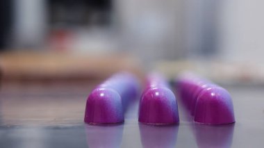 Kakao İşleme ve Şekerleme Üretim Hattı ile Çikolata Fabrikası Üretim Süreci, Endüstriyel Gıda Üretimi, Şekerler ve Şekerler Modern İşleme Tesisinde Ekipman Yapımı.