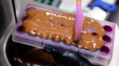 Kakao İşleme ve Şekerleme Üretim Hattı ile Çikolata Fabrikası Üretim Süreci, Endüstriyel Gıda Üretimi, Şekerler ve Şekerler Modern İşleme Tesisinde Ekipman Yapımı