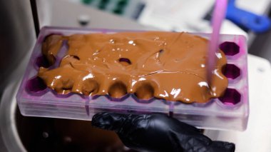 Kakao İşleme ve Şekerleme Üretim Hattı ile Çikolata Fabrikası Üretim Süreci, Endüstriyel Gıda Üretimi, Şekerler ve Şekerler Modern İşleme Tesisinde Ekipman Yapımı