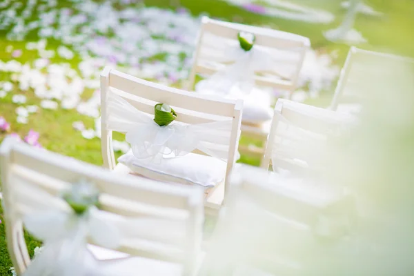 Hochzeitseinrichtungsdetail im Garten — Stockfoto