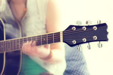 dizeleri ve gitar gitarist elleri atış kapatın