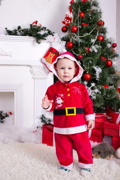 Niño cerca de Árbol de Navidad — Foto de Stock