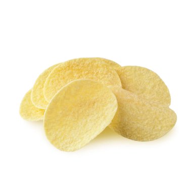 Beyaz arkaplanda izole edilmiş patates cipsi..