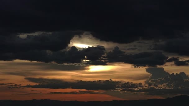 Hermosa Vista Del Colorido Cielo Dramático Con Nube Sol — Vídeo de stock