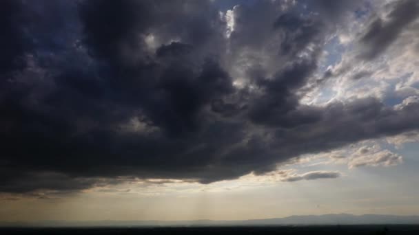 Tempo Lapso Nuvens Tempestade Dramáticas Com Chuva Sobre Montanha — Vídeo de Stock