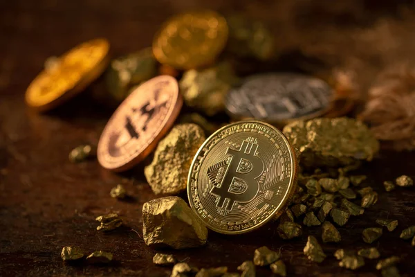 Bitcoin Oro Físico Bitcoin Criptomoneda Granos Pepita Oro Concepto Empresarial — Foto de Stock