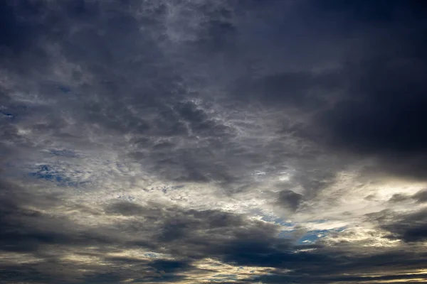 Céu Dramático Com Nuvens Tempestuosas Antes Chuva Trovoada — Fotografia de Stock