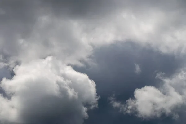 Céu Dramático Com Nuvens Tempestuosas Antes Chuva Trovoada — Fotografia de Stock
